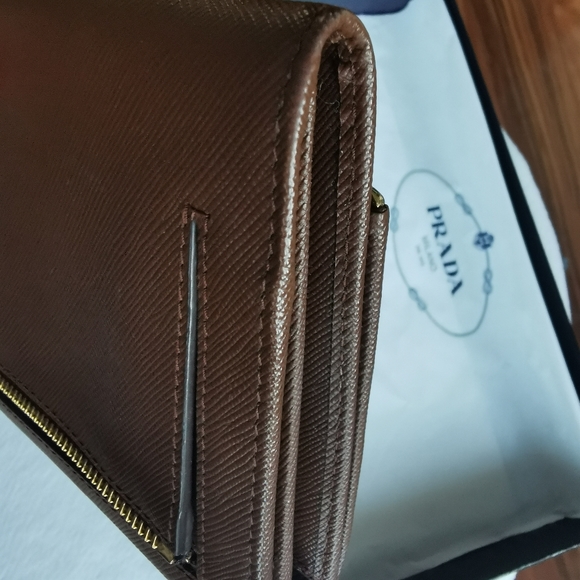prada clutch - Picture 6 of 7